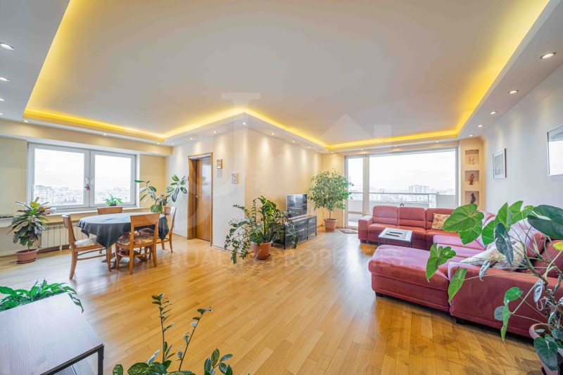 Продава 4-СТАЕН, гр. София, Младост 2