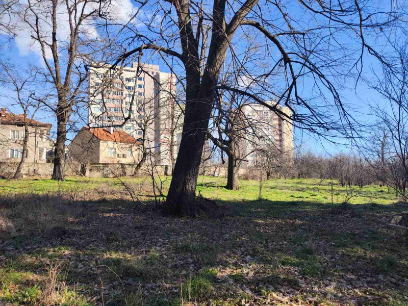 Продава ПАРЦЕЛ в област Пловдив, гр. Карлово - 11800 кв.м / 1 357 000 € » 2 654 061.31 лв., АДРЕС КАРЛОВО