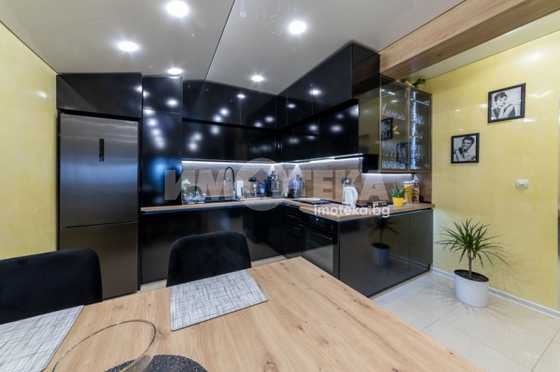 À venda  2 quartos Varna , k.k. Sv.Sv. Konstantin i Elena , 92 m² | 73225198