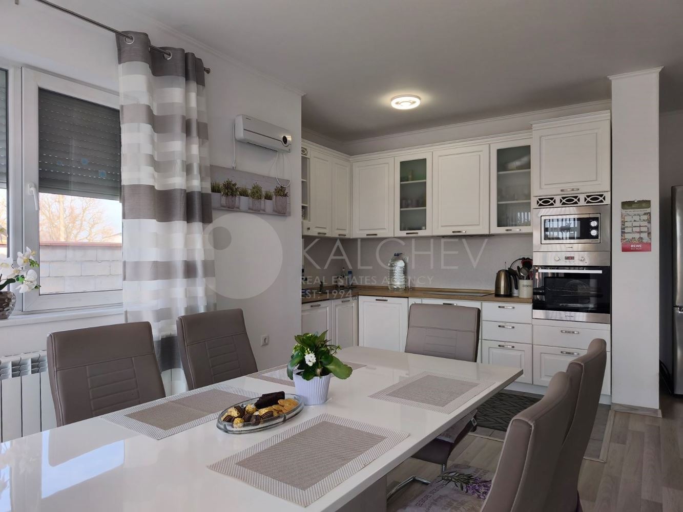 Продава КЪЩА, гр. Балчик, област Добрич, снимка 2 - Къщи - 49727221