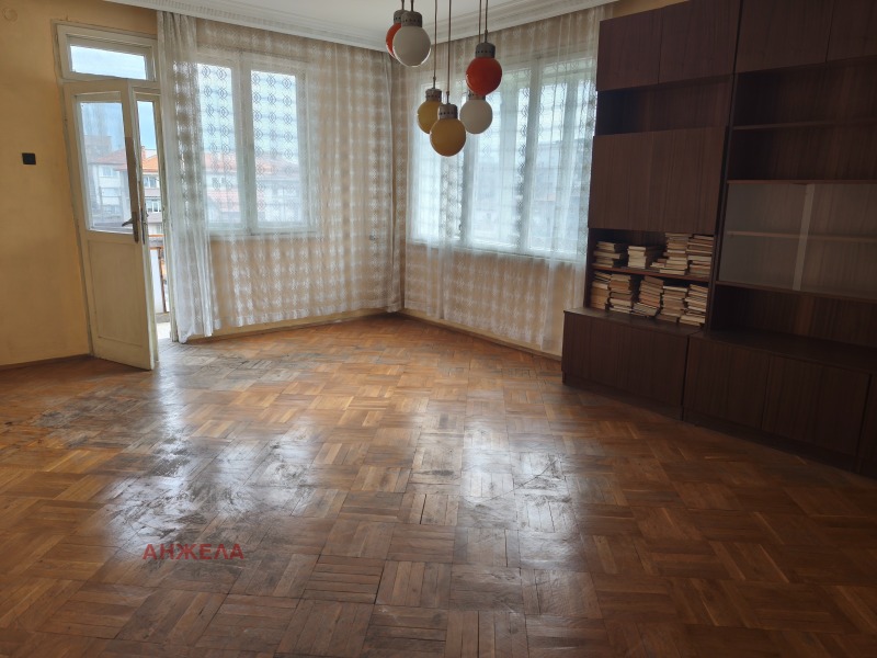 Продава 4-СТАЕН в град Пазарджик, Център - 118 кв.м / 101 000 € » 197 538.83 лв., АНЖЕЛА