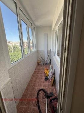 Продава 3-стаен град София Банишора - [1] 