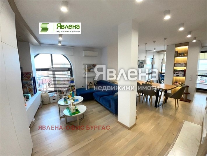 Продава МНОГОСТАЕН, гр. Бургас, Център, снимка 4 - Aпартаменти - 48202841