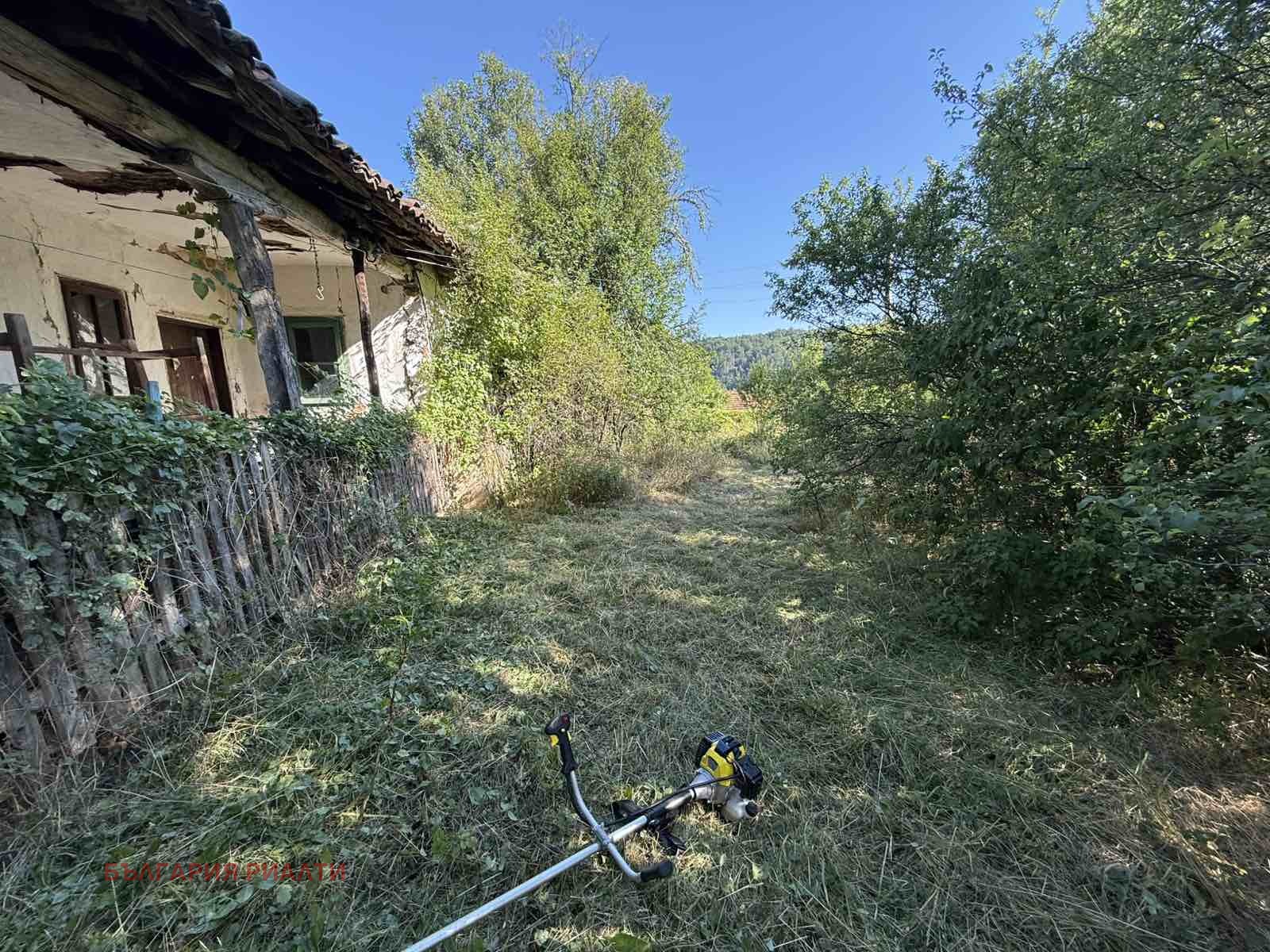 Продава ПАРЦЕЛ, с. Лобош, област Перник, снимка 2 - Парцели - 55612543