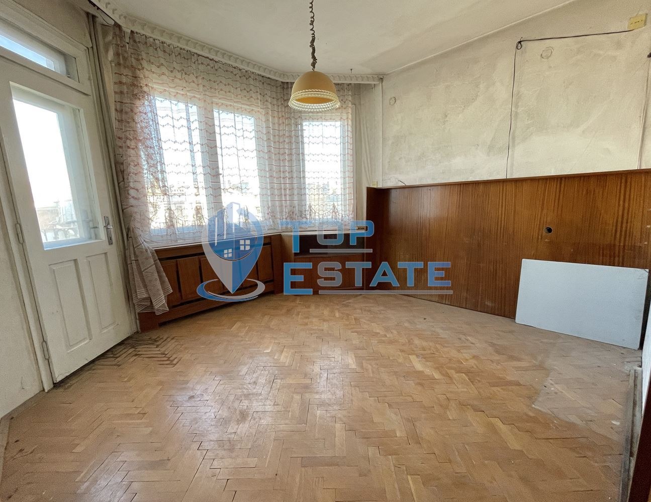 Продава МНОГОСТАЕН, гр. Велико Търново, Бузлуджа, снимка 2 - Апартаменти - 39776396