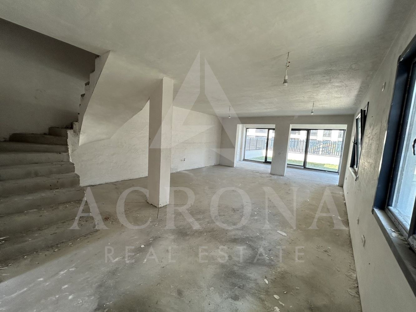 Продава КЪЩА, гр. Пловдив, Остромила, снимка 2 - Къщи - 54970420