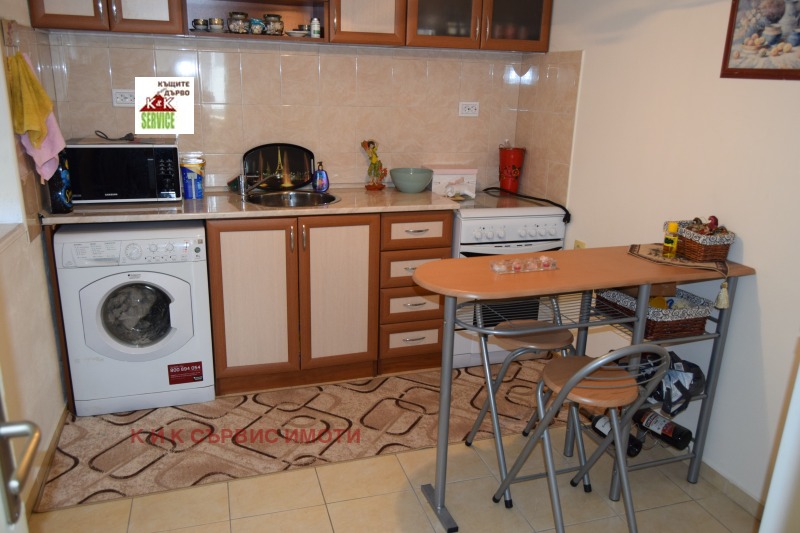 Продава ЕТАЖ ОТ КЪЩА, гр. Карлово, област Пловдив, снимка 8 - Етаж от къща - 53179420