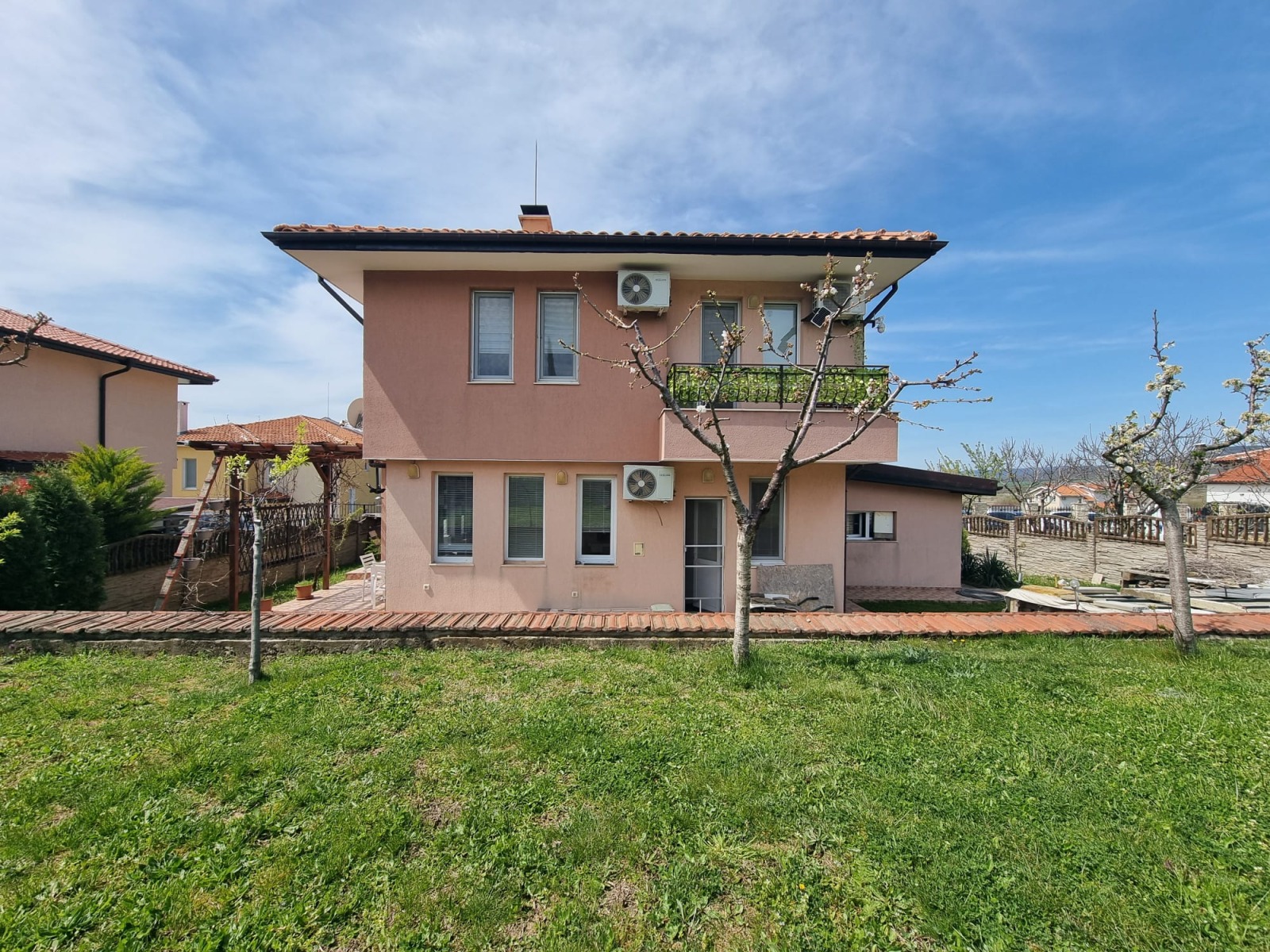 Продава КЪЩА, с. Кошарица, област Бургас