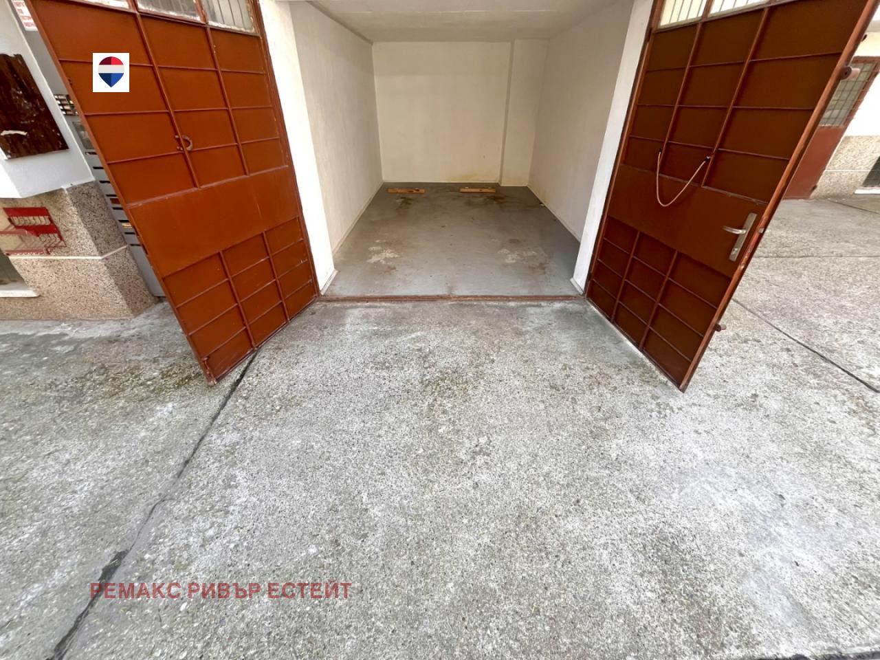 Продава ГАРАЖ, ПАРКОМЯСТО, гр. Русе, Ялта, снимка 6 - Гаражи и паркоместа - 54758052