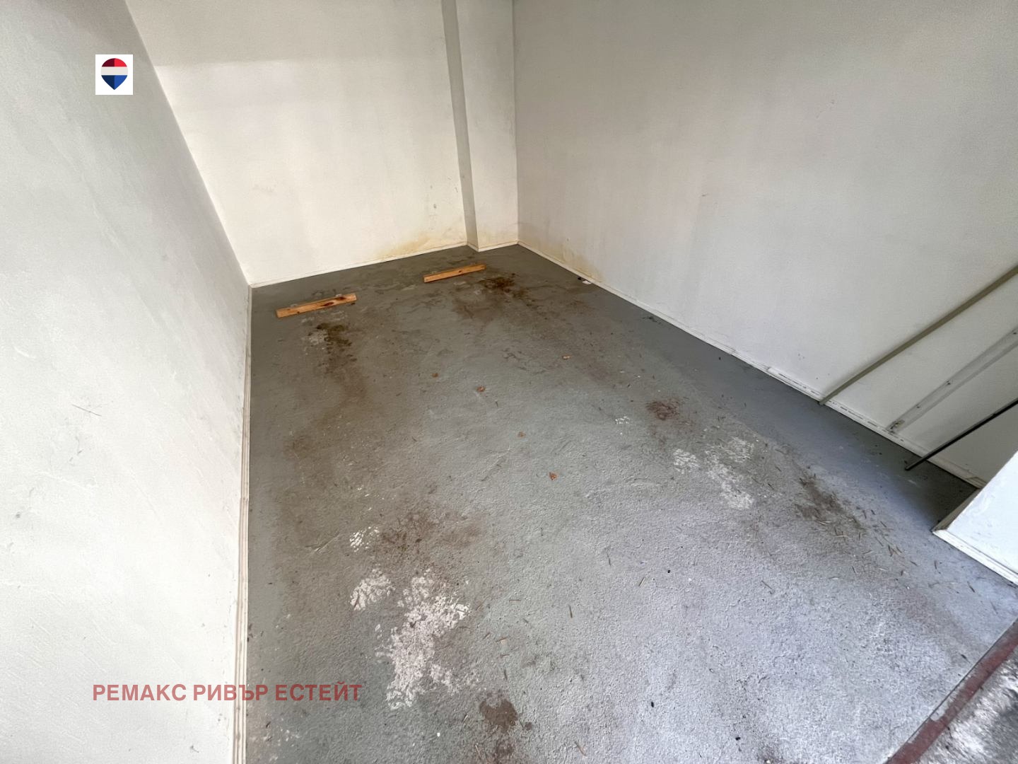 Продава ГАРАЖ, ПАРКОМЯСТО, гр. Русе, Ялта, снимка 2 - Гаражи и паркоместа - 54758052