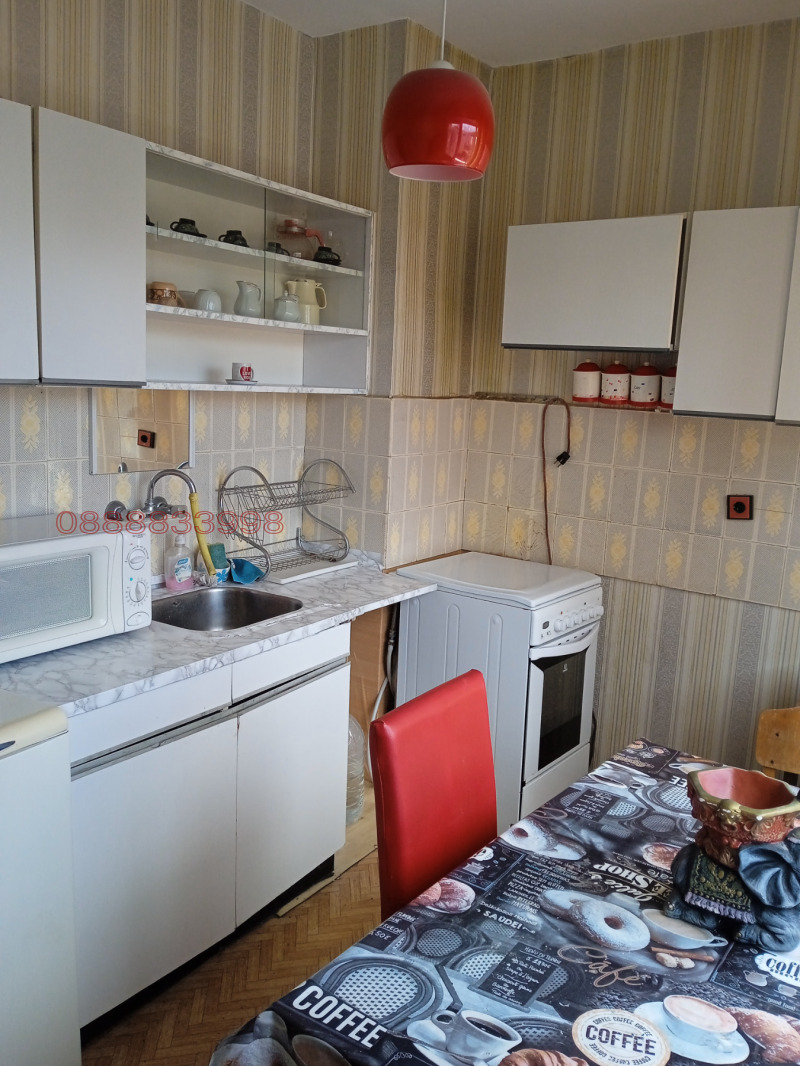 Продава 3-СТАЕН, гр. Перник, Изток