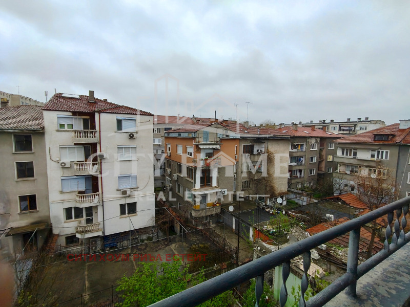 Продава ЕТАЖ ОТ КЪЩА, гр. Пловдив, Център, снимка 6 - Етаж от къща - 53056732