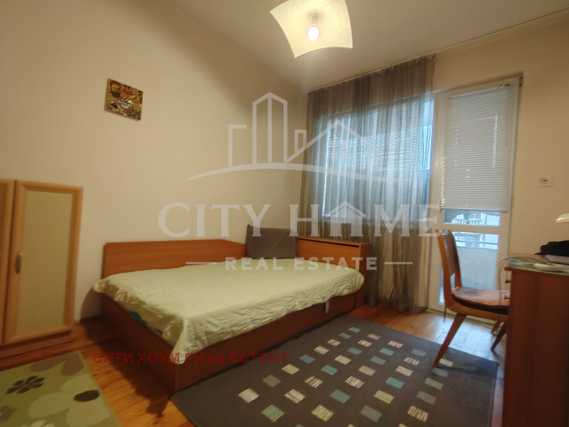 Продава ЕТАЖ ОТ КЪЩА, гр. Пловдив, Център, снимка 5 - Етаж от къща - 53056732