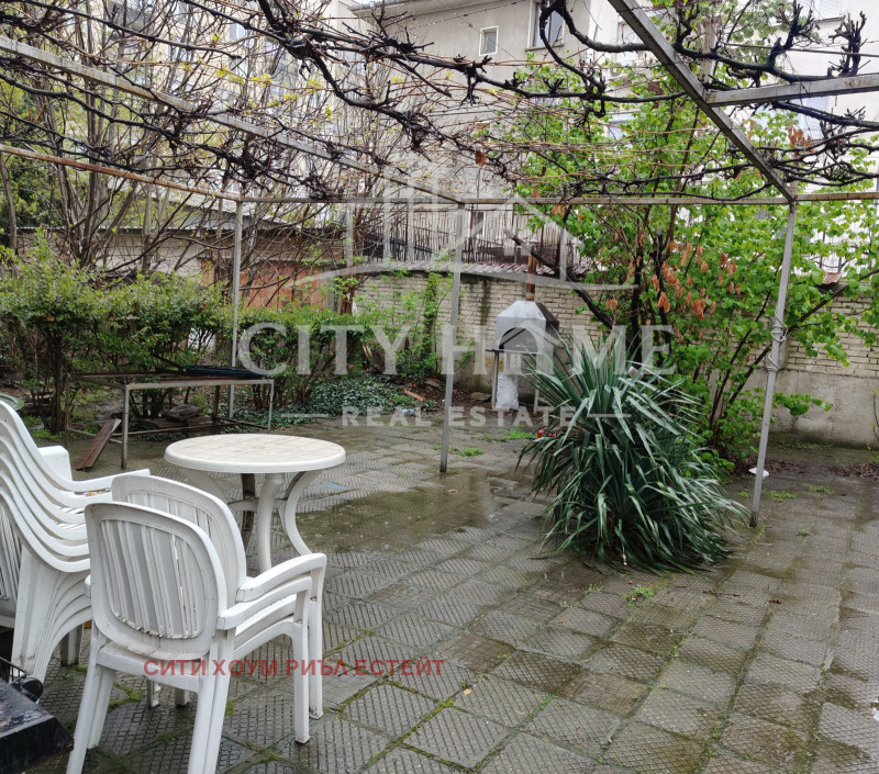 Продава ЕТАЖ ОТ КЪЩА, гр. Пловдив, Център, снимка 8 - Етаж от къща - 53056732