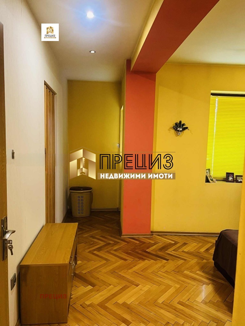 Продава КЪЩА, гр. Шумен, Военно училище, снимка 14 - Къщи - 55740740