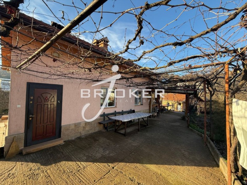 Продава КЪЩА, с. Резбарци, област Кърджали, снимка 2 - Къщи - 52847333