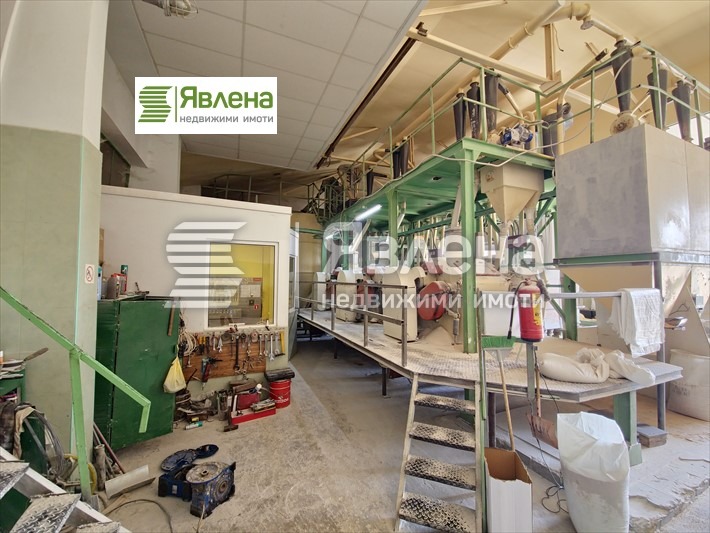 Продава ПРОМ. ПОМЕЩЕНИЕ, гр. Луковит, област Ловеч, снимка 2 - Производствени сгради - 52160122