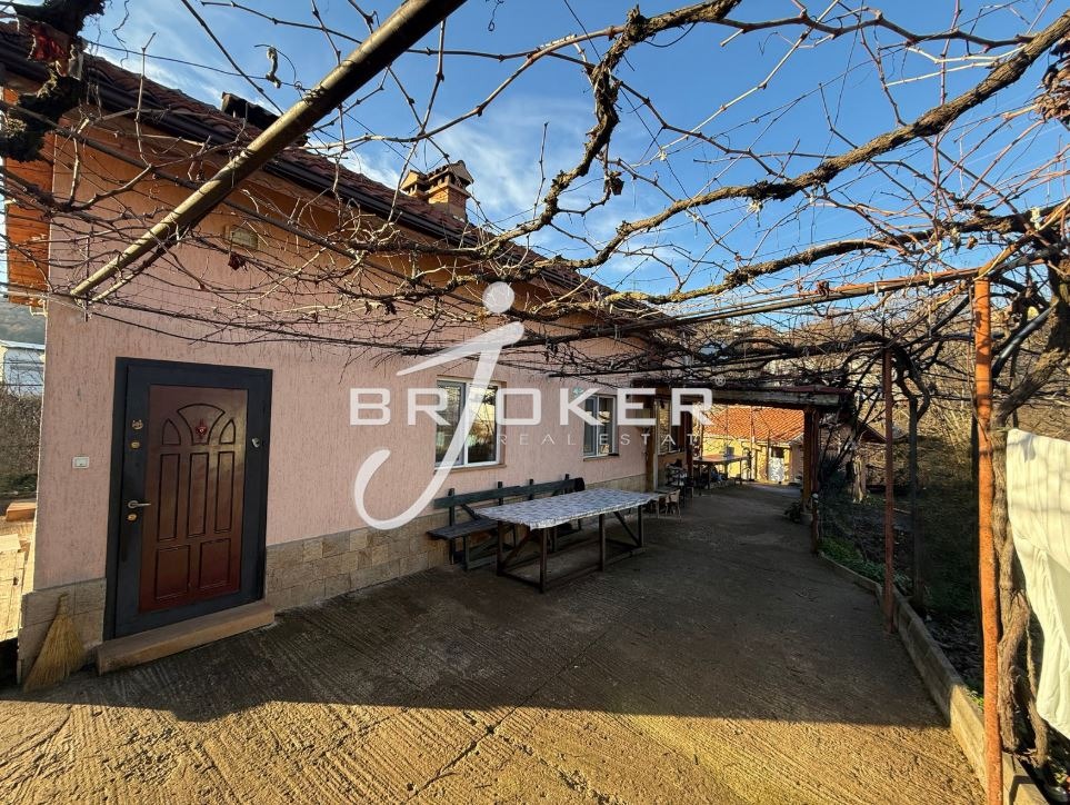 Продава КЪЩА, гр. Кърджали, Резбарци, снимка 2 - Къщи - 52847333