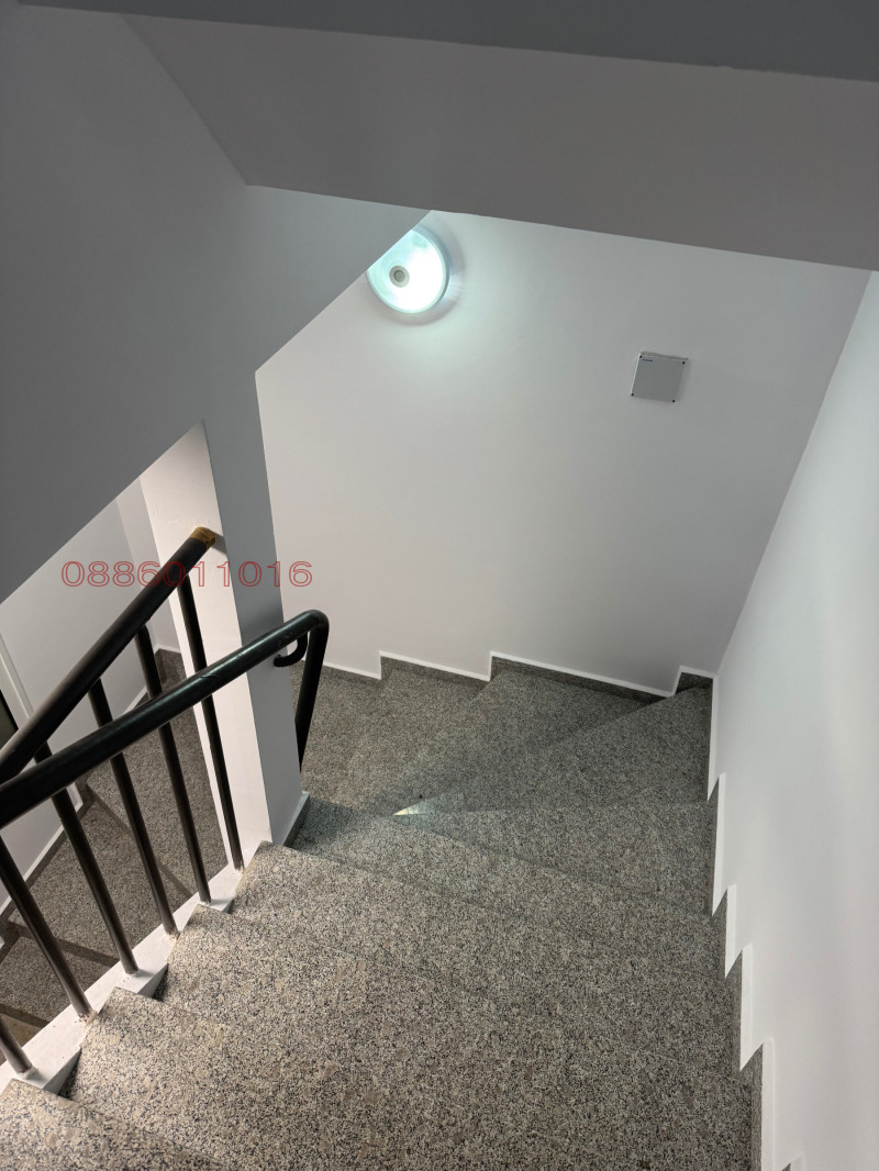 Продава ЕТАЖ ОТ КЪЩА, гр. Шумен, Център, снимка 11 - Етаж от къща - 52630409