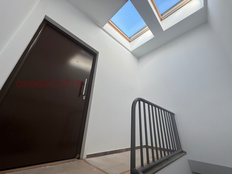 Продава ЕТАЖ ОТ КЪЩА, гр. Шумен, Център, снимка 10 - Етаж от къща - 52630409