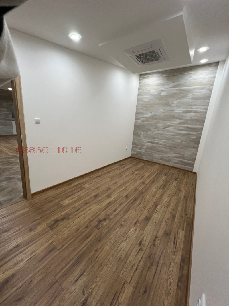 Продава ЕТАЖ ОТ КЪЩА, гр. Шумен, Център, снимка 9 - Етаж от къща - 52630409