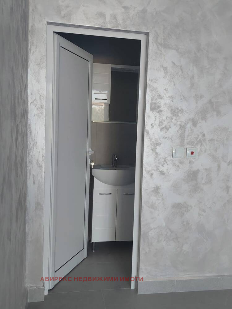 Продава  Магазин град Пловдив , Гагарин , 33 кв.м | 56520508 - изображение [2]