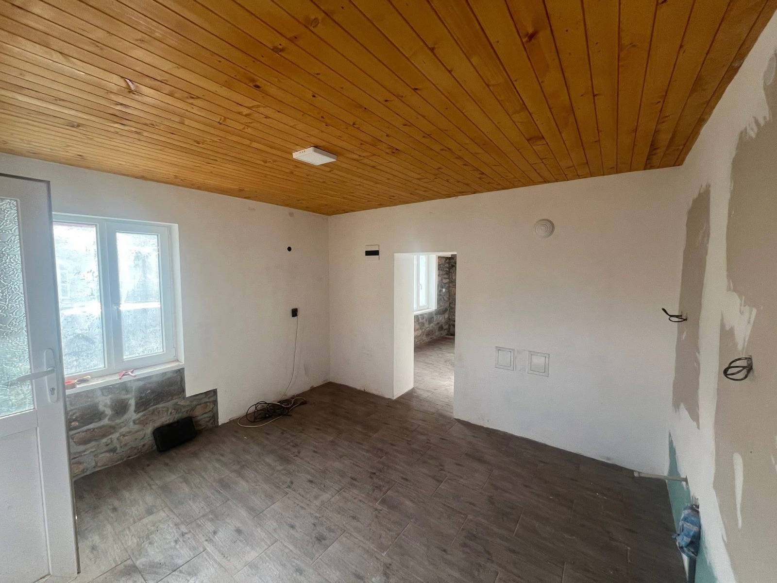 Продава КЪЩА, с. Говежда, област Монтана, снимка 2 - Къщи - 54124769