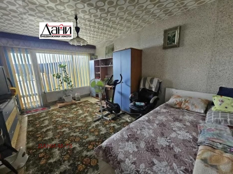 Продава  3-стаен град Шумен , Тракия , 80 кв.м | 18253638 - изображение [2]