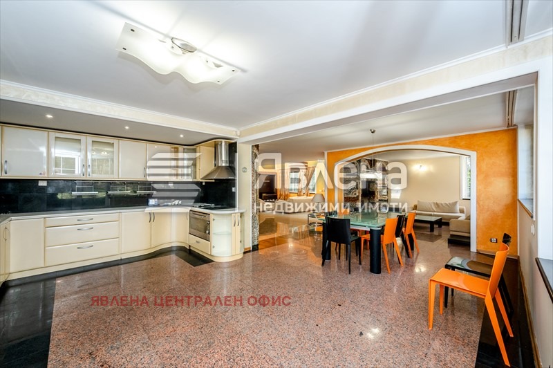 Продава КЪЩА, гр. София, в.з.Киноцентъра, снимка 4 - Къщи - 53529586