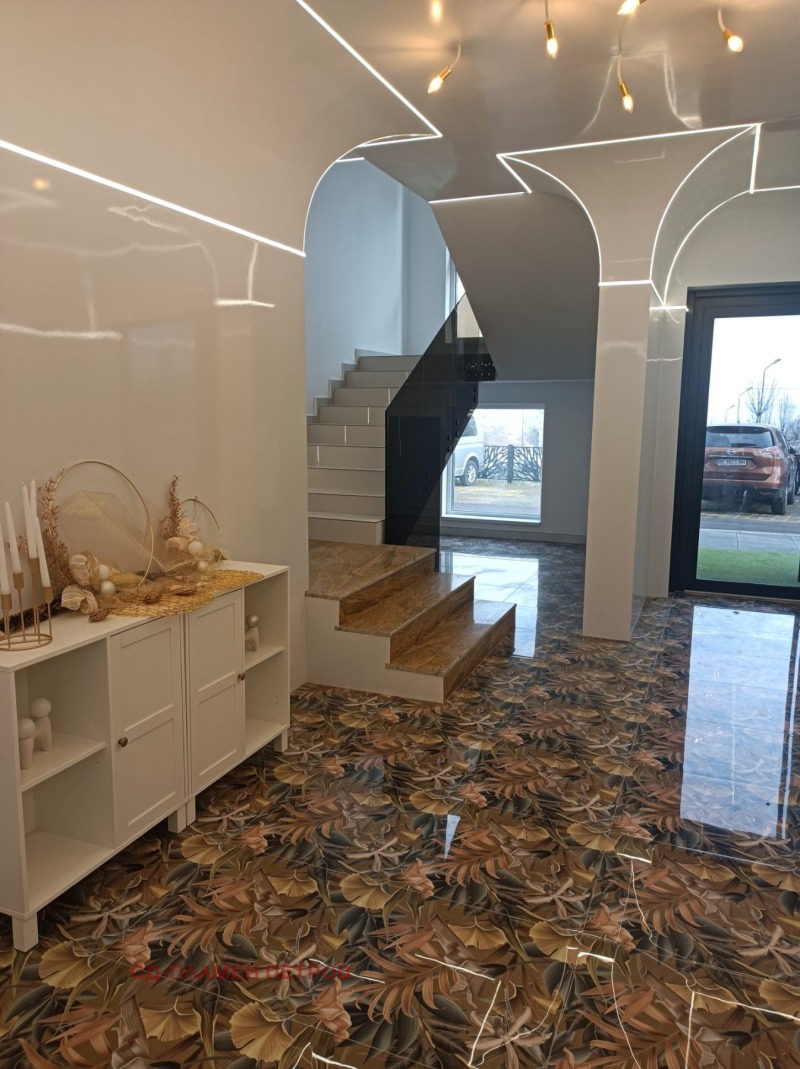 Продава  3-стаен град Шумен , Боян Българанов 1 , 100 кв.м | 62912820 - изображение [2]
