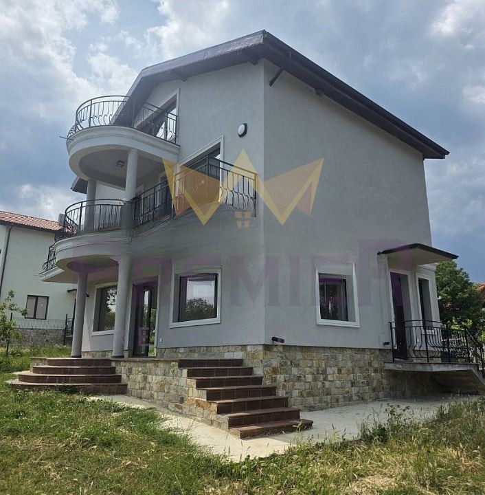 Продава КЪЩА, с. Равна гора, област Варна