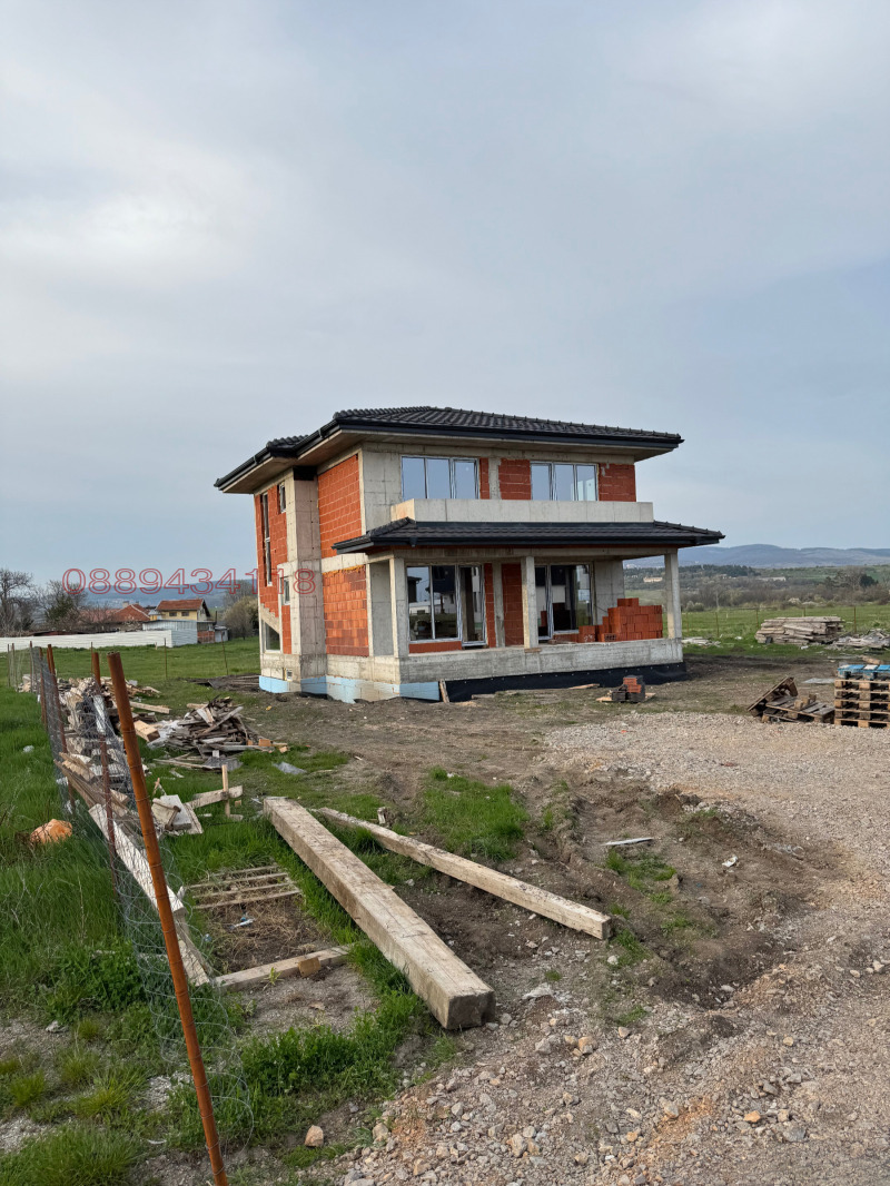 Продава КЪЩА в област София, гр. Костинброд - 290 кв.м / 385 000 € » 752 994.55 лв.