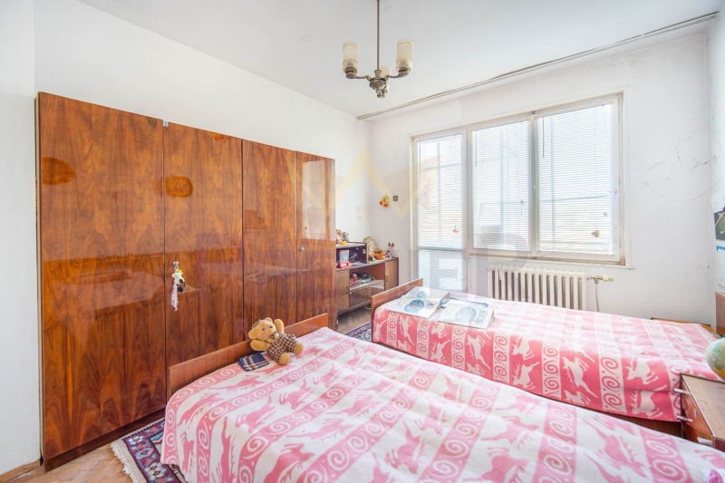 Продава МНОГОСТАЕН, гр. Добрич, Център, снимка 9 - Апартаменти - 53199013