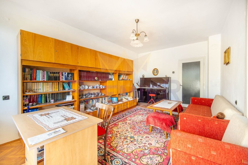 Продава МНОГОСТАЕН, гр. Добрич, Център, снимка 4 - Апартаменти - 53199013