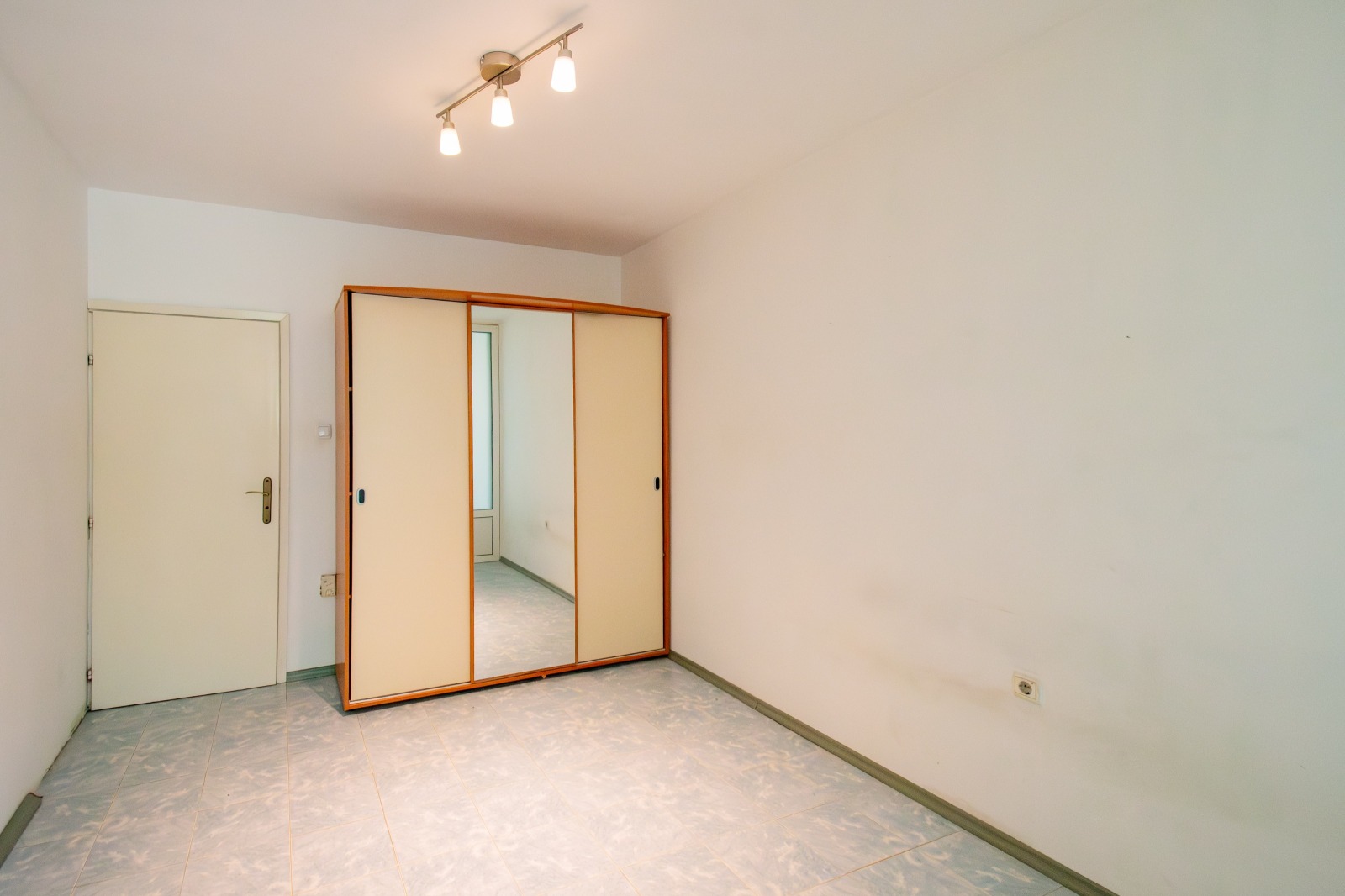 Продава 3-СТАЕН, гр. София, Лагера, снимка 11 - Апартаменти - 54848654