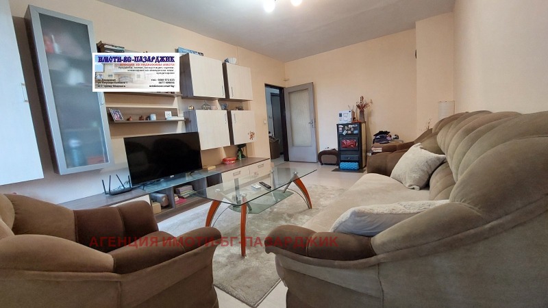 Продава 3-СТАЕН в град Пазарджик, Изток - 85 кв.м / 70 000 € » 136 908.10 лв., АГЕНЦИЯ ИМОТИ-БГ-ПАЗАРДЖИК