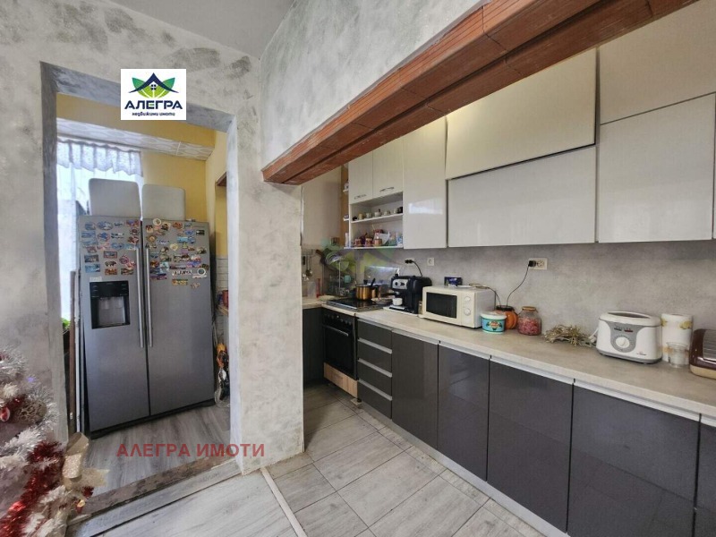 Продава ЕТАЖ ОТ КЪЩА, гр. Пазарджик, Ставропол, снимка 2 - Етаж от къща - 53021364