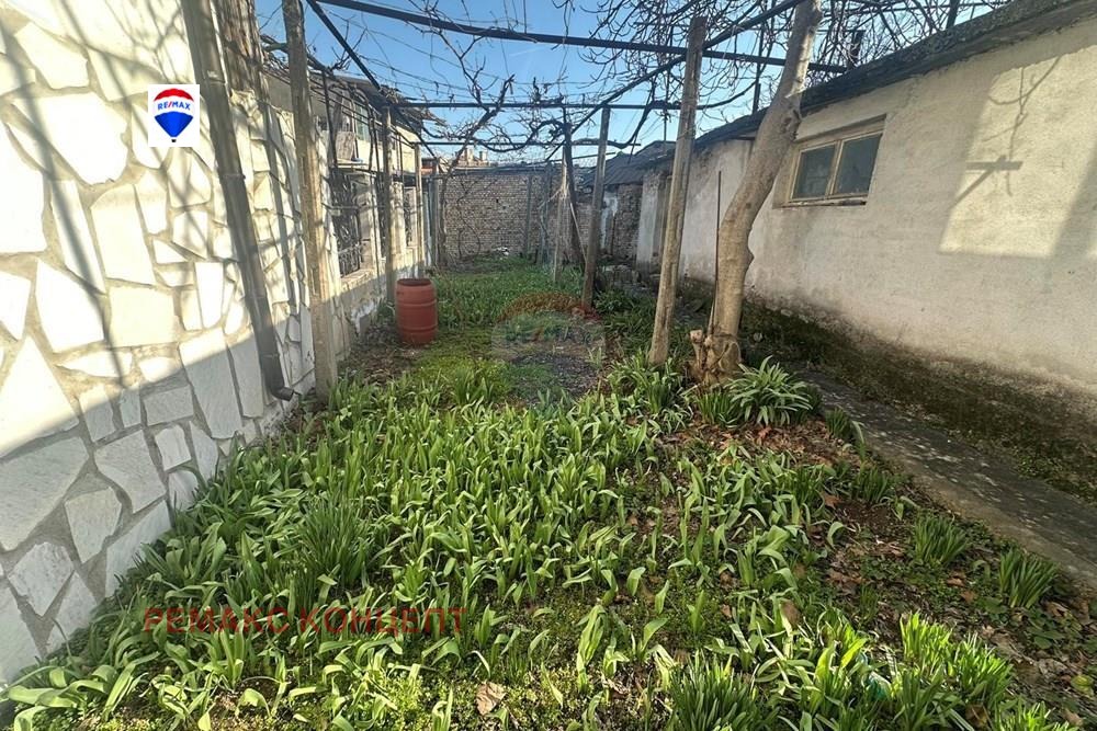 Продава КЪЩА, гр. Шумен, Военно училище, снимка 2 - Къщи - 53763763