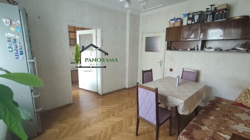 Продава МНОГОСТАЕН, гр. Шумен, Център, снимка 8 - Апартаменти - 55220112
