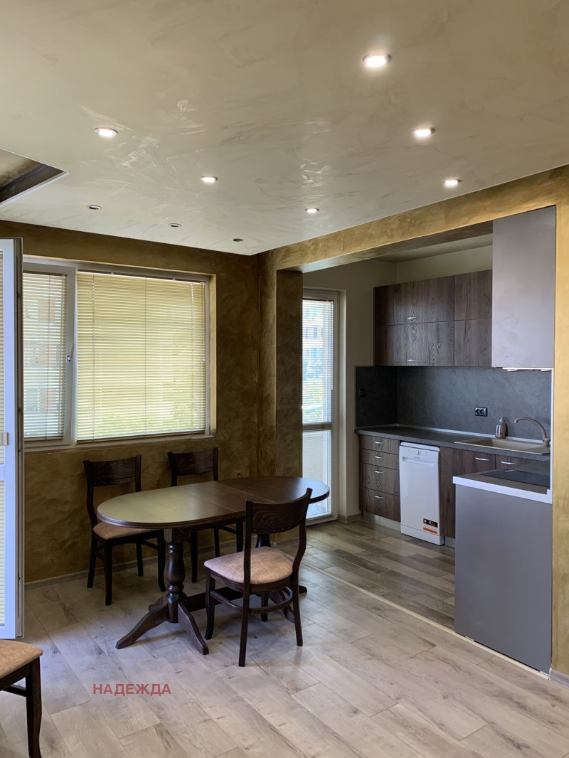 Продава  3-стаен град Плевен , Идеален център , 80 кв.м | 93350687