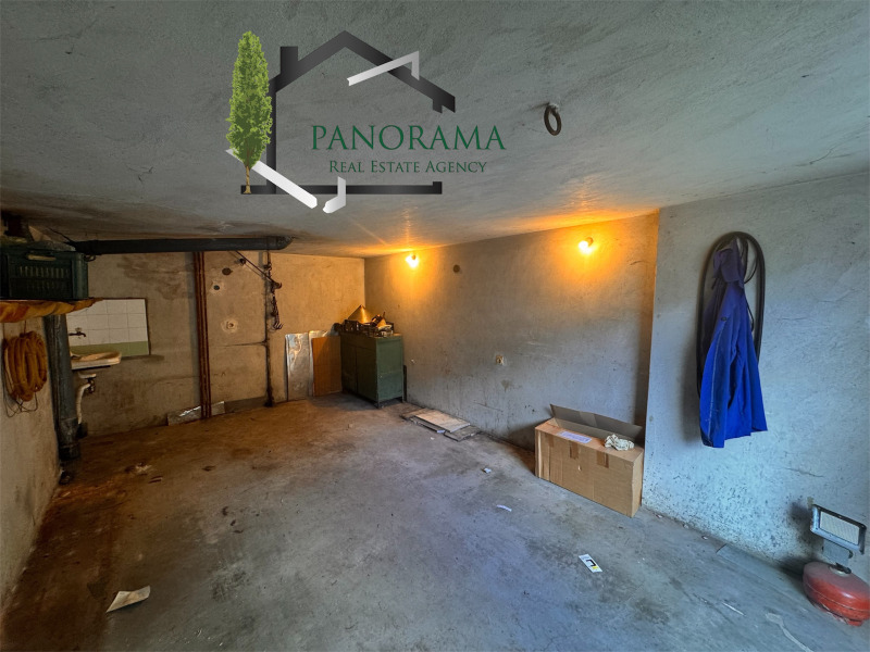 Продава  Гараж град Шумен , Математическа гимназия , 16 кв.м | 81841418
