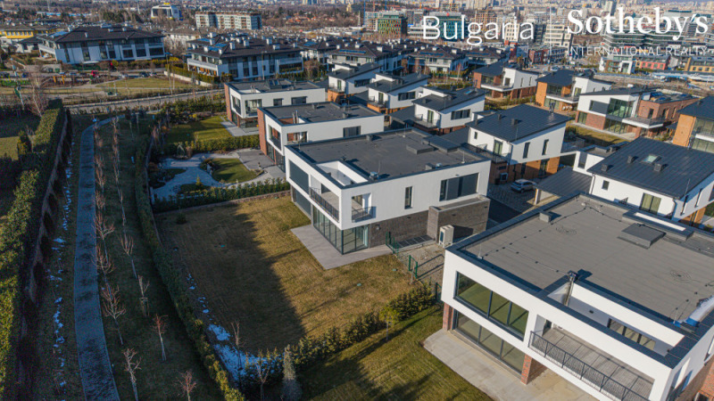 Продава КЪЩА, гр. София, м-т Камбаните, снимка 2 - Къщи - 53255972