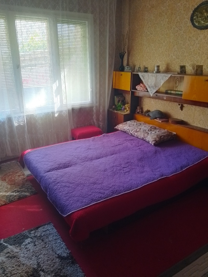 Продава  2-стаен град Разград , Център , 56 кв.м | 37210937