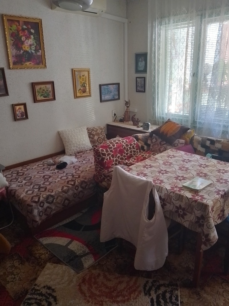 Продава  2-стаен град Разград , Център , 56 кв.м | 37210937 - изображение [2]