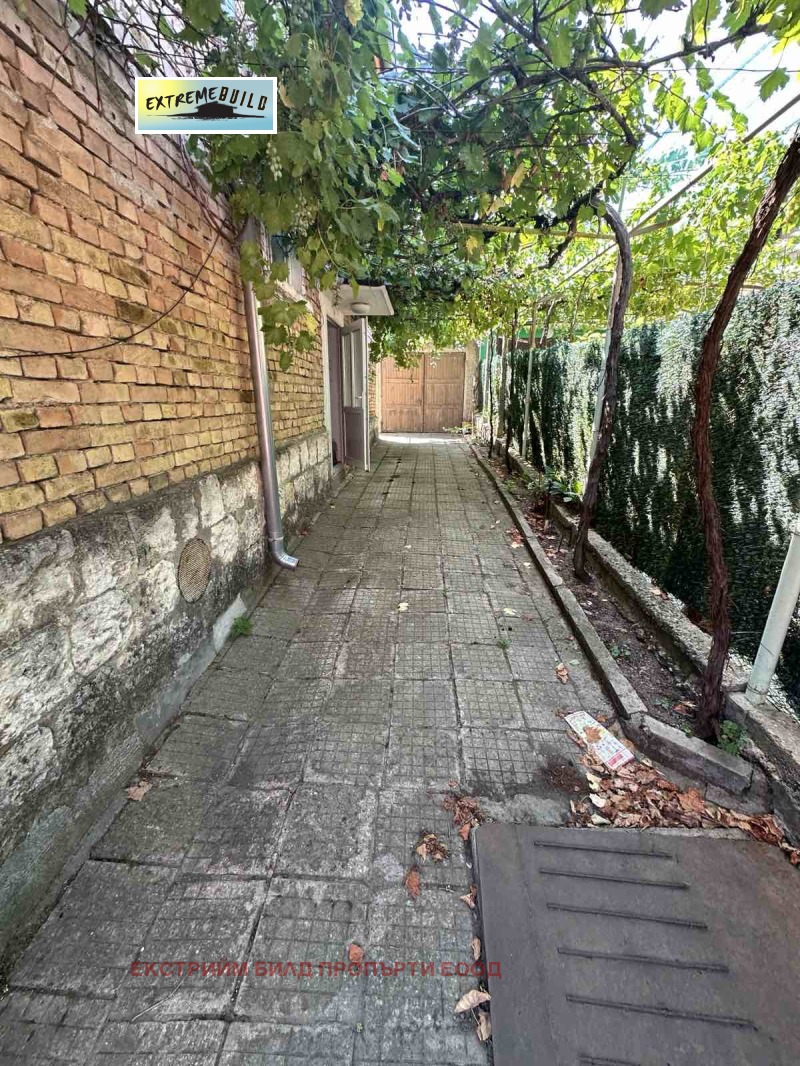 Продава  Етаж от къща град Шумен , 2-ри корпус , 33 кв.м | 94595912