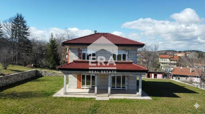 Продава КЪЩА, с. Хераково, област София област