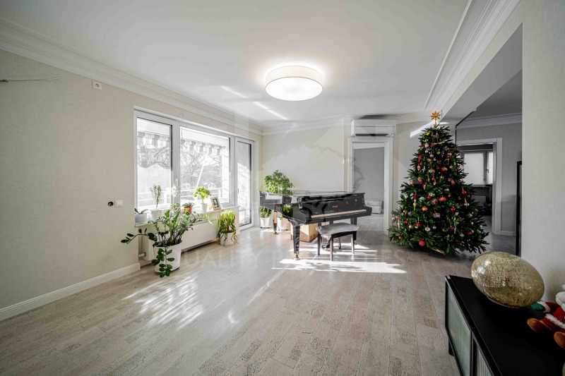 Продава 4-СТАЕН, гр. София, Изток