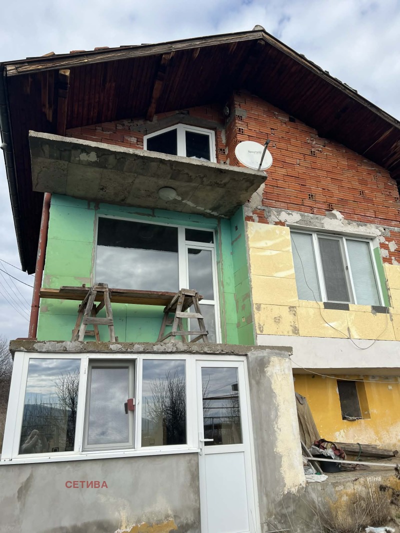 Продава ВИЛА, с. Лозно, област Кюстендил