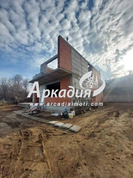 Продава  Къща област Пловдив , с. Брестник , 205 кв.м | 92523862