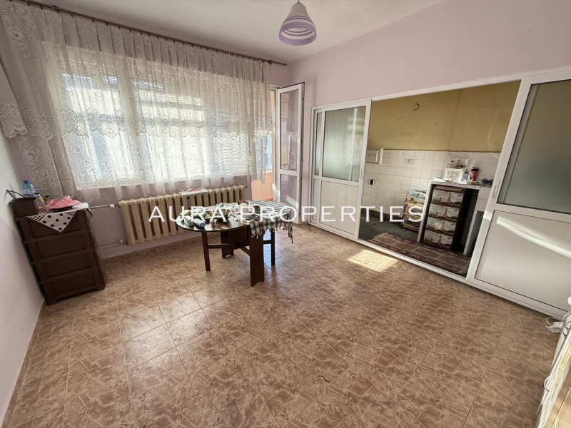 For Sale  1 bedroom Razgrad , Tsentar , 55 sq.m | 51692879